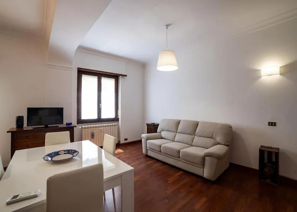 Richard & Lulu In Rome Apartment