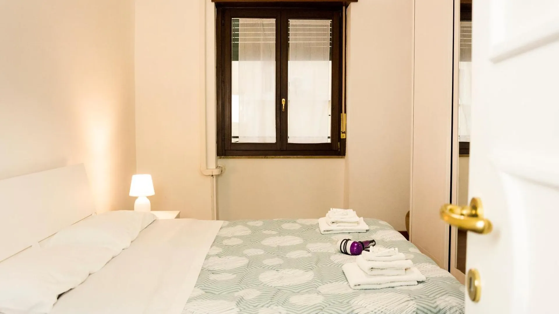 Richard & Lulu In Rome Apartment